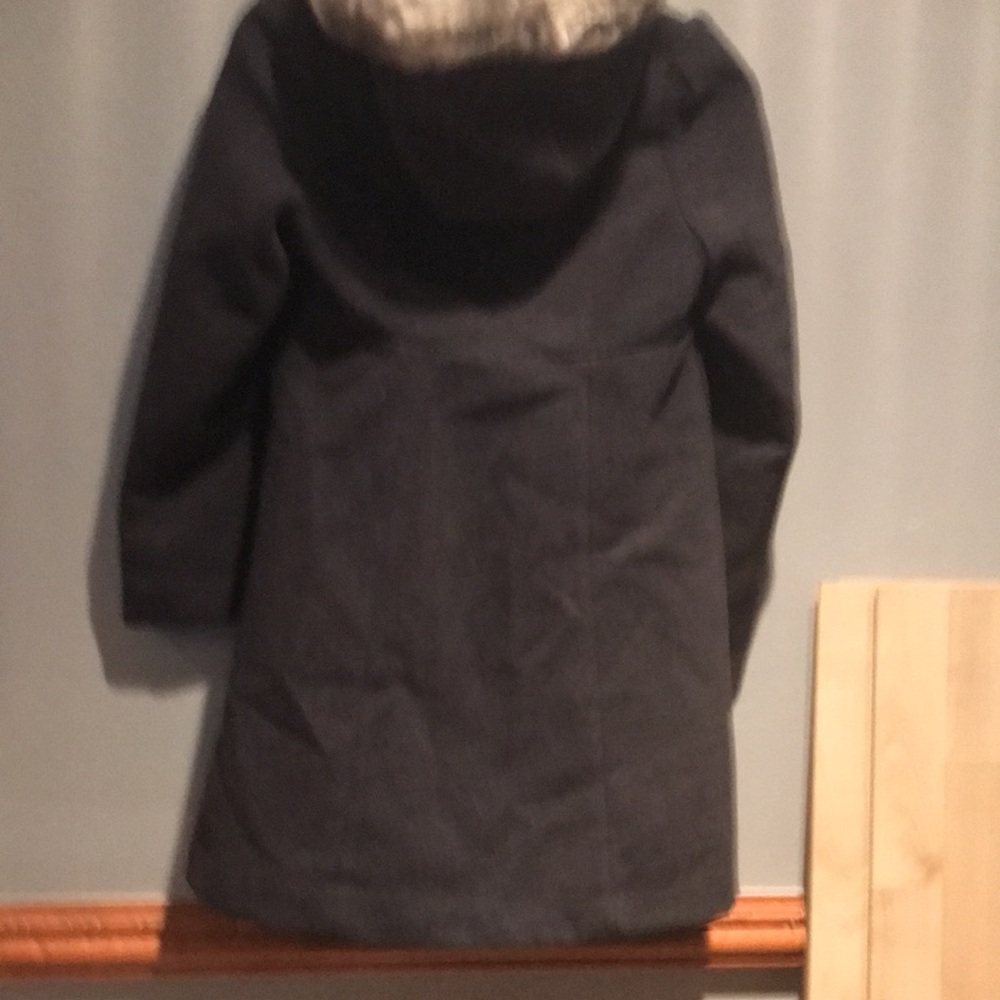 VINTAGE ROTHSCHILD girls Coat  with three rose shaped buttons; with pockets - Picture 2 of 4